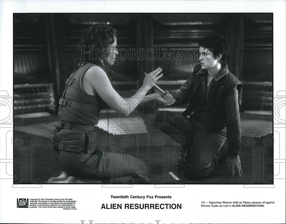 1997 Press Photo &quot;Alien Ressurection&quot; Sigourney Weaver,Winona Ryder- Historic Images