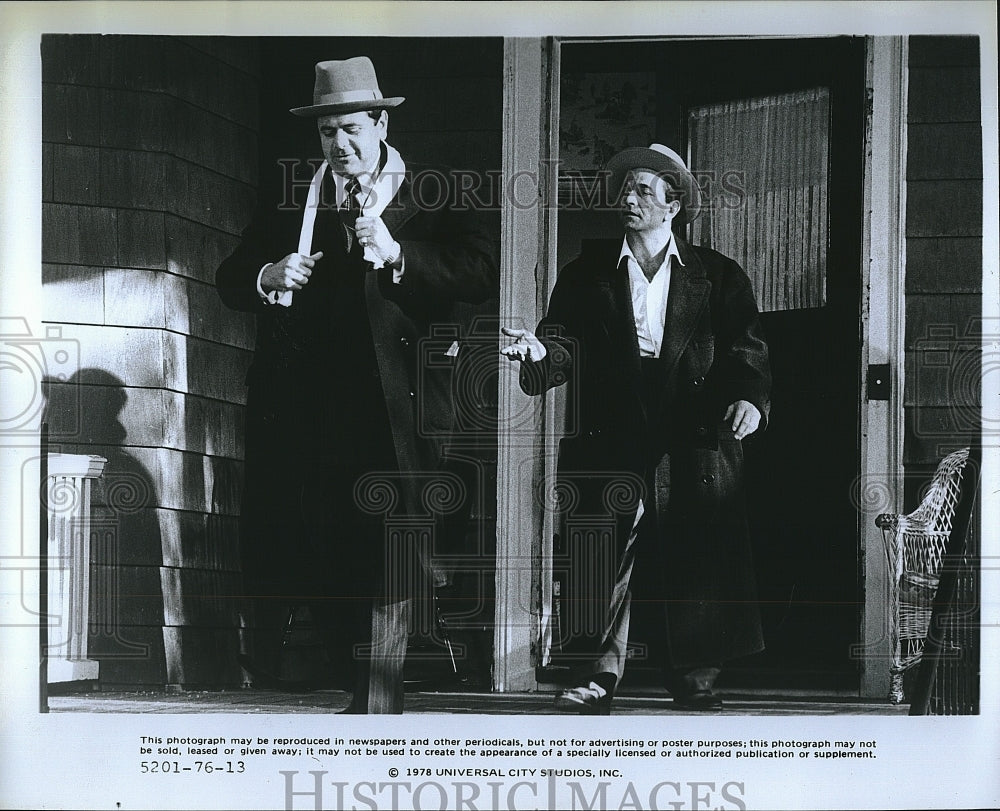 1978 Press Photo Actors Paul Sorovino &amp; Peter Falk in &quot;The Brinks Job&quot;- Historic Images