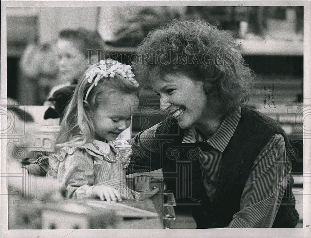 1988 Press Photo &quot;Day By Day&quot; starring Linda Kelsey- Historic Images