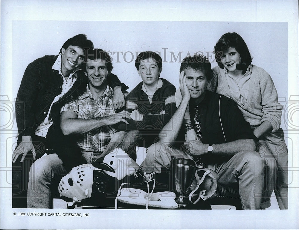 1986 Press Photo Eddie Castrodad Carl Weintraub and Jason Naylor in &quot;Dads&quot;- Historic Images