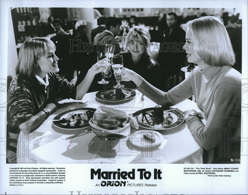 1991 Press Photo Actresses Cybill Sheperd &amp; Mary Stuart in &quot;Married to It&quot;- Historic Images