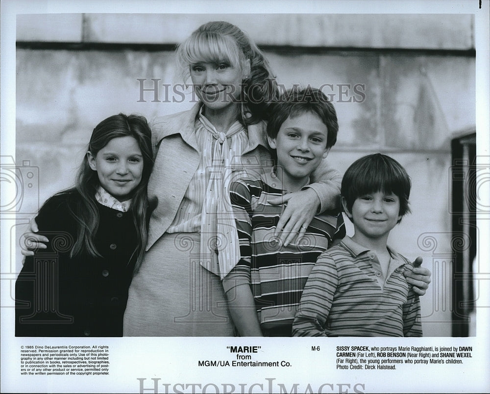 1985 Press Photo Sissy Spacek, Dawn Carmen, Rob Benson, Shane Wexel in &quot;Marie&quot;- Historic Images