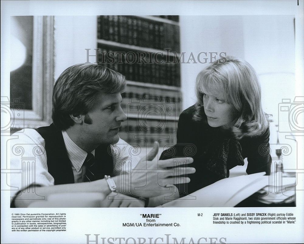 1985 Press Photo Jeff Daniels and Sissy Spacek in &quot;Marie&quot;- Historic Images