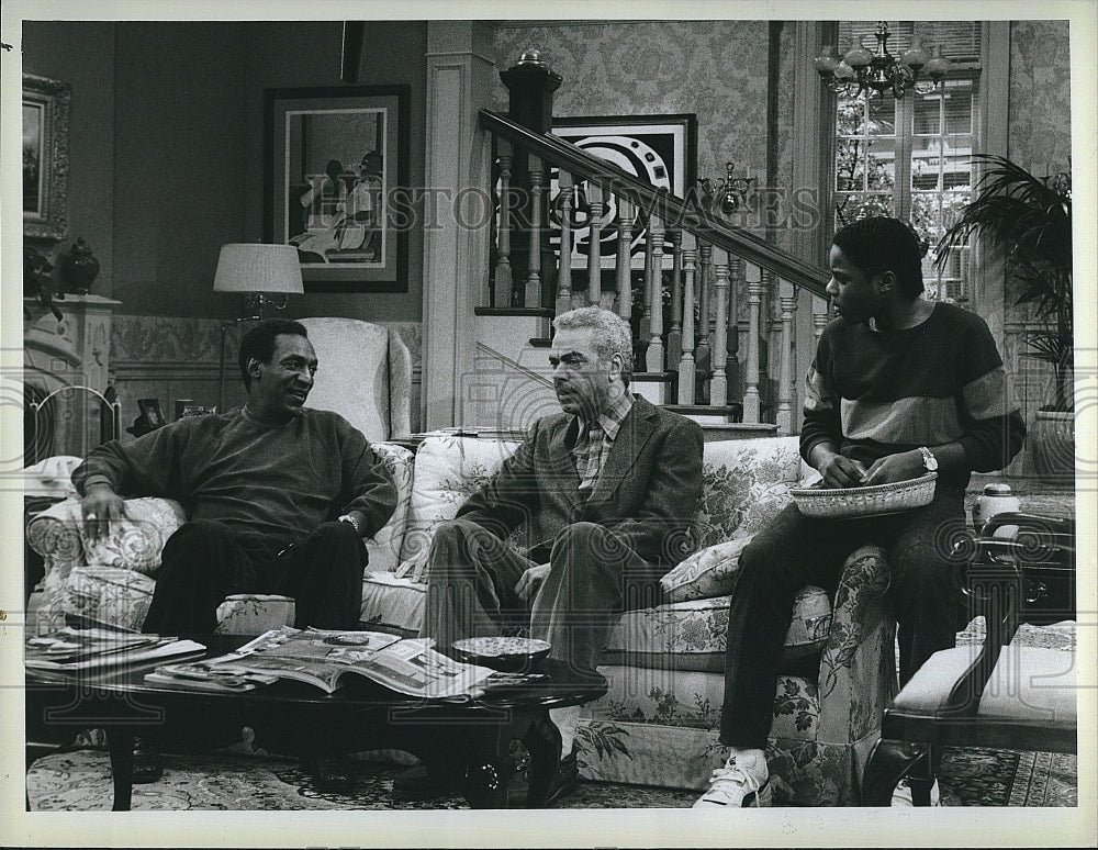 1984 Press Photo Earle Hyman and Bill Cosby in &quot;The Cosby Show&quot;- Historic Images