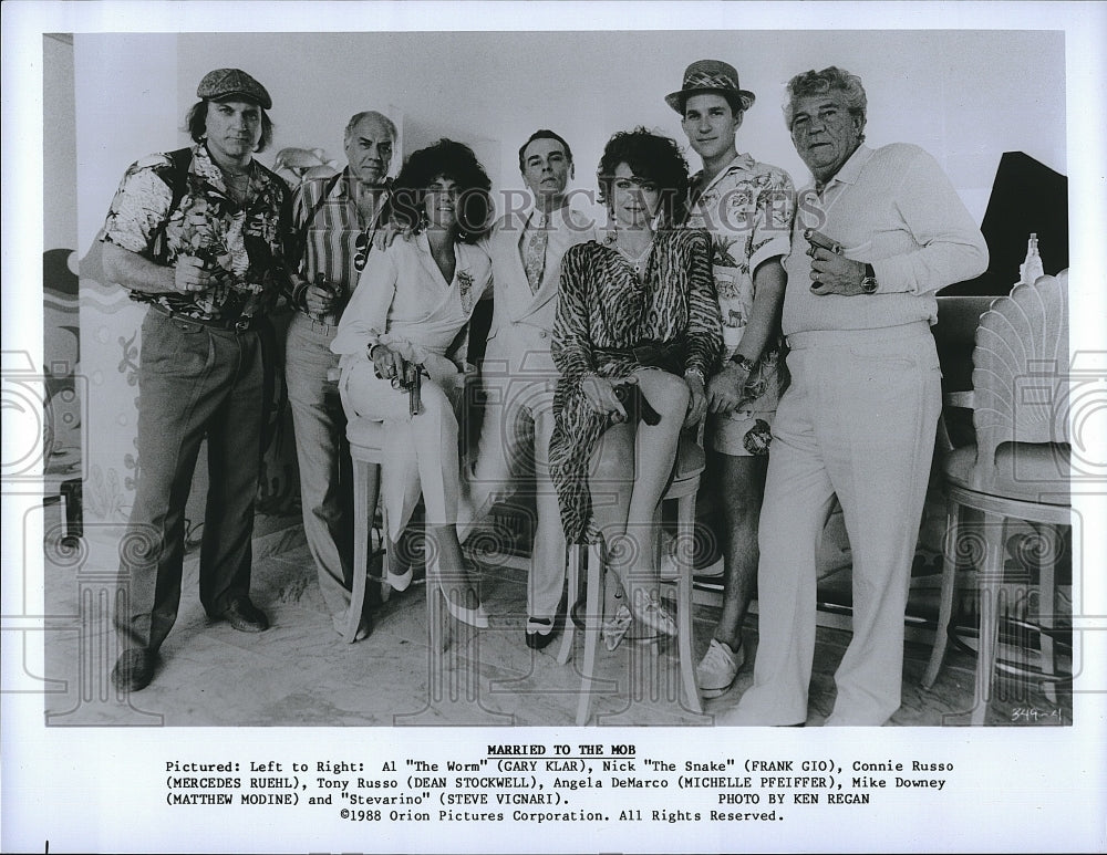 1988 Press Photo Gary Klar, Frank Gio, Mercedes Ruehl in &quot;Married To The Mob&quot;- Historic Images