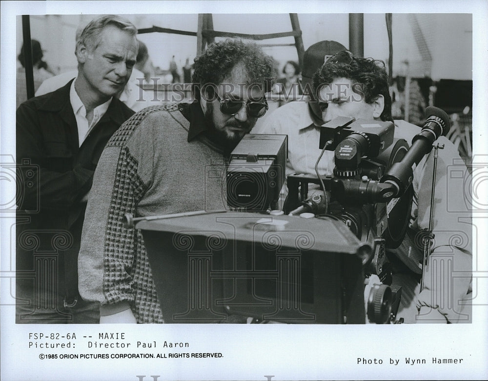 1985 Press Photo Director Paul Aaron of the movie &quot;Maxie&quot;- Historic Images