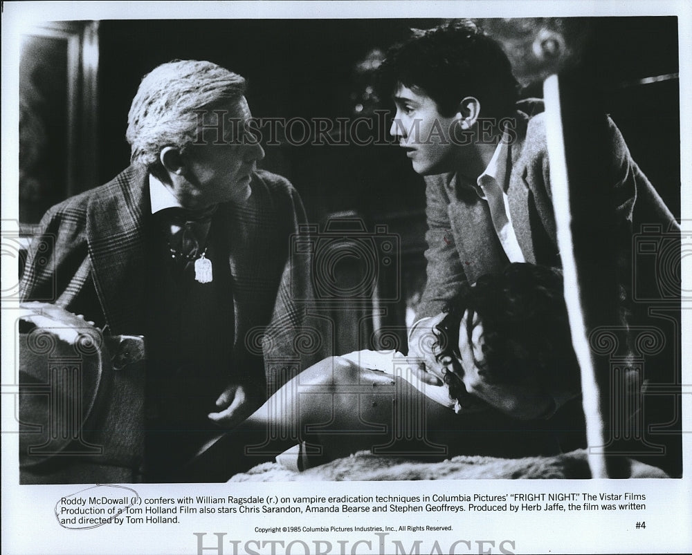 1985 Press Photo Roddy McDowall and William Ragsdale in &quot;Fright Night&quot;- Historic Images