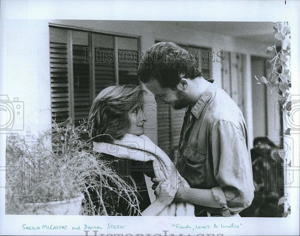 1989 Press Photo Sheila McCarthy and Daniel Stern &quot;Friends, Lovers &amp; Lunatics&quot;- Historic Images