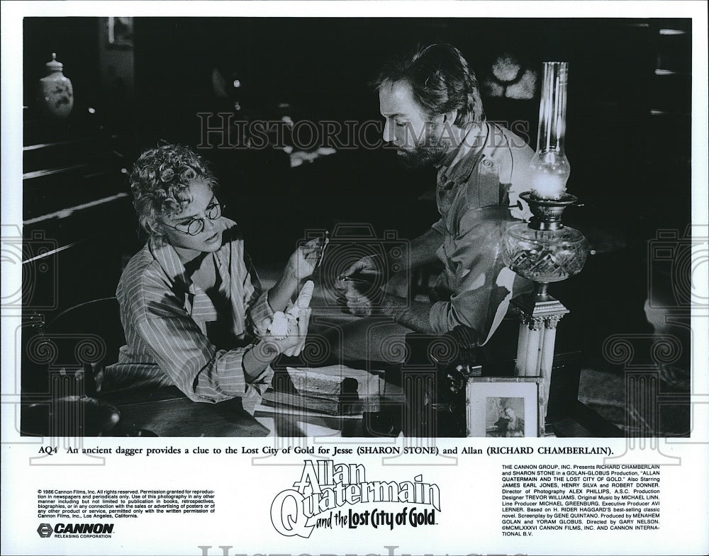 1986 Press Photo Sharon Stone &amp; Richard Chamberlain Star In &quot;Allan Quartermain&quot;- Historic Images