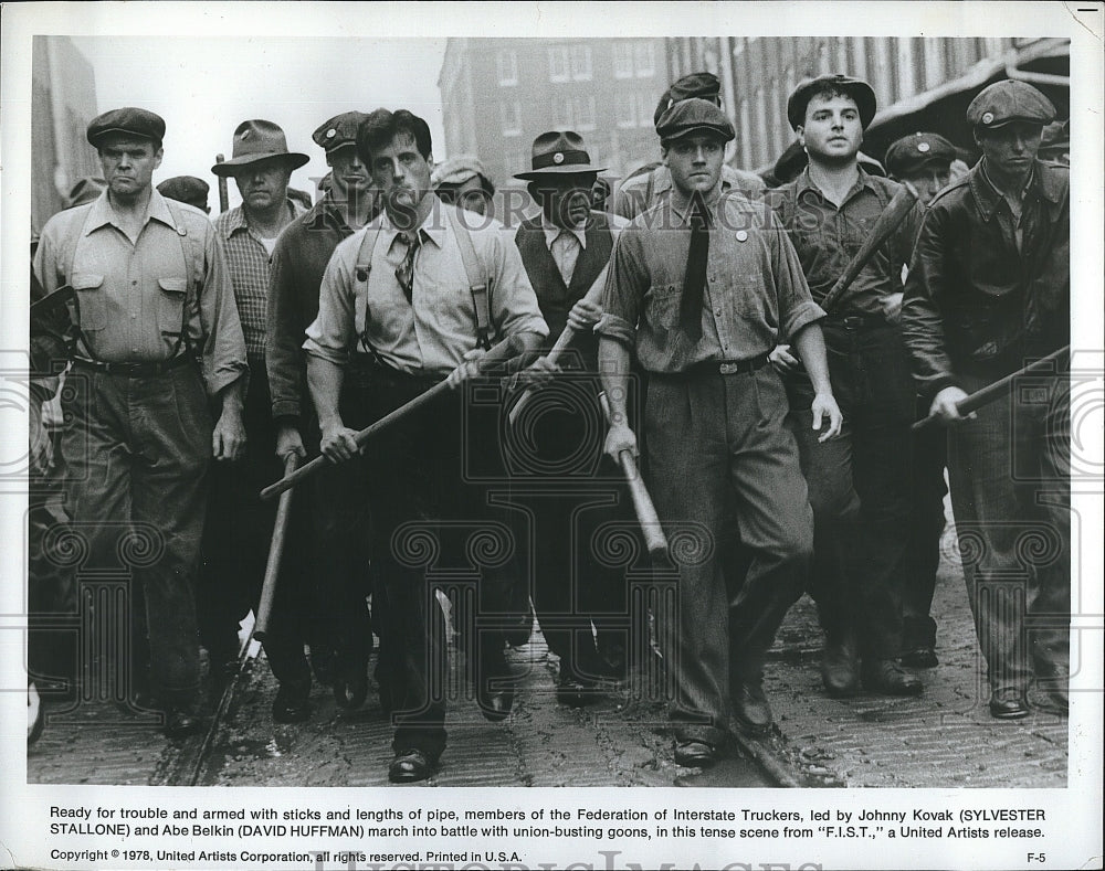 1978 Press Photo Sylvester Stallone &amp; David Huffman star in &quot;F.I.S.T.&quot;- Historic Images