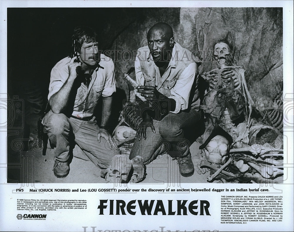 1986 Press Photo Chuck Norris and Lou Gossett in scene of &quot;Firewalker&quot;.- Historic Images