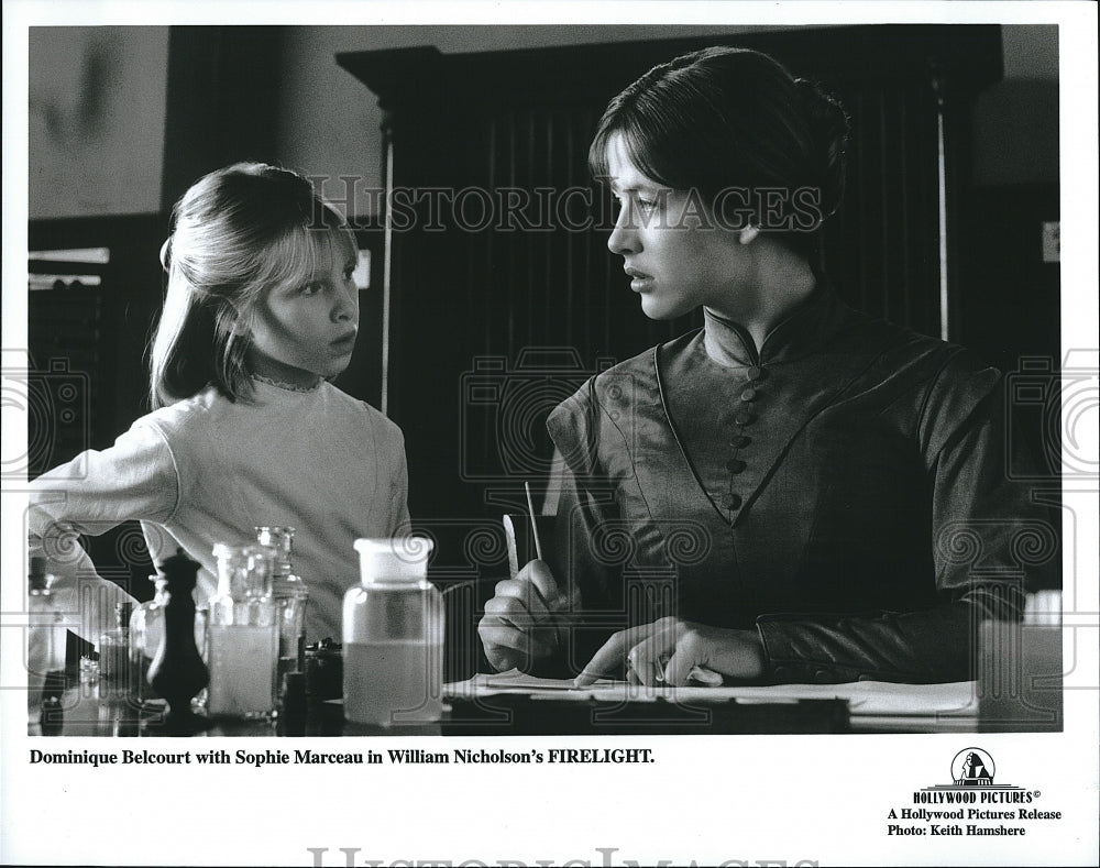 1997 Press Photo Dominuque Belcourt and Sophie Marceau in "Firelight".- Historic Images