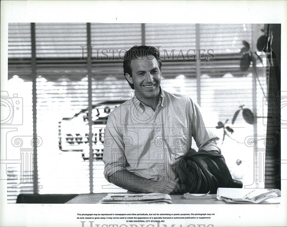 1989 Press Photo Kevin Costner in &quot;Field of Dreams&quot;.- Historic Images