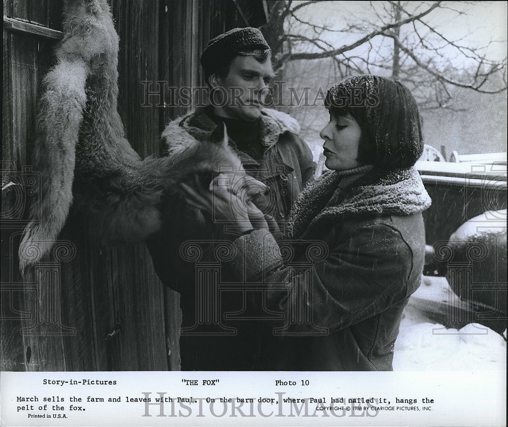 1968 Press Photo Scene from &quot;The Fox&quot; Actors Standing by Dead Fox- Historic Images