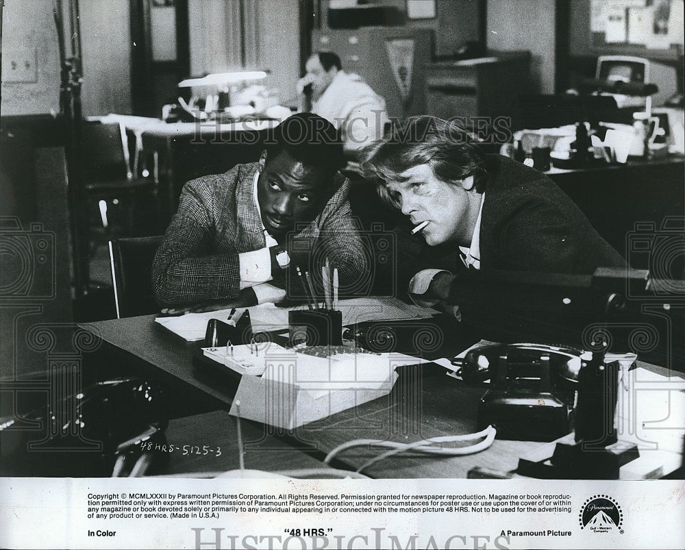 1982 Press Photo Actor Nick Nolte and Eddie Murphy in &quot;48 HRS.&quot;- Historic Images