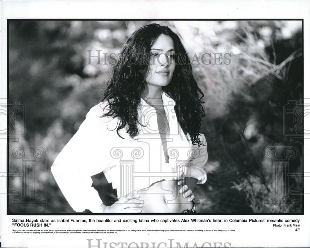 1997 Press Photo Salma Hayek as Isabel Fuentes &quot;Fools Rush In&quot;- Historic Images