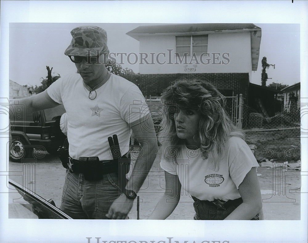 Press Photo Deputies Jerry Wurms, Linda Canada on &quot;Operation Crackdown&quot;- Historic Images