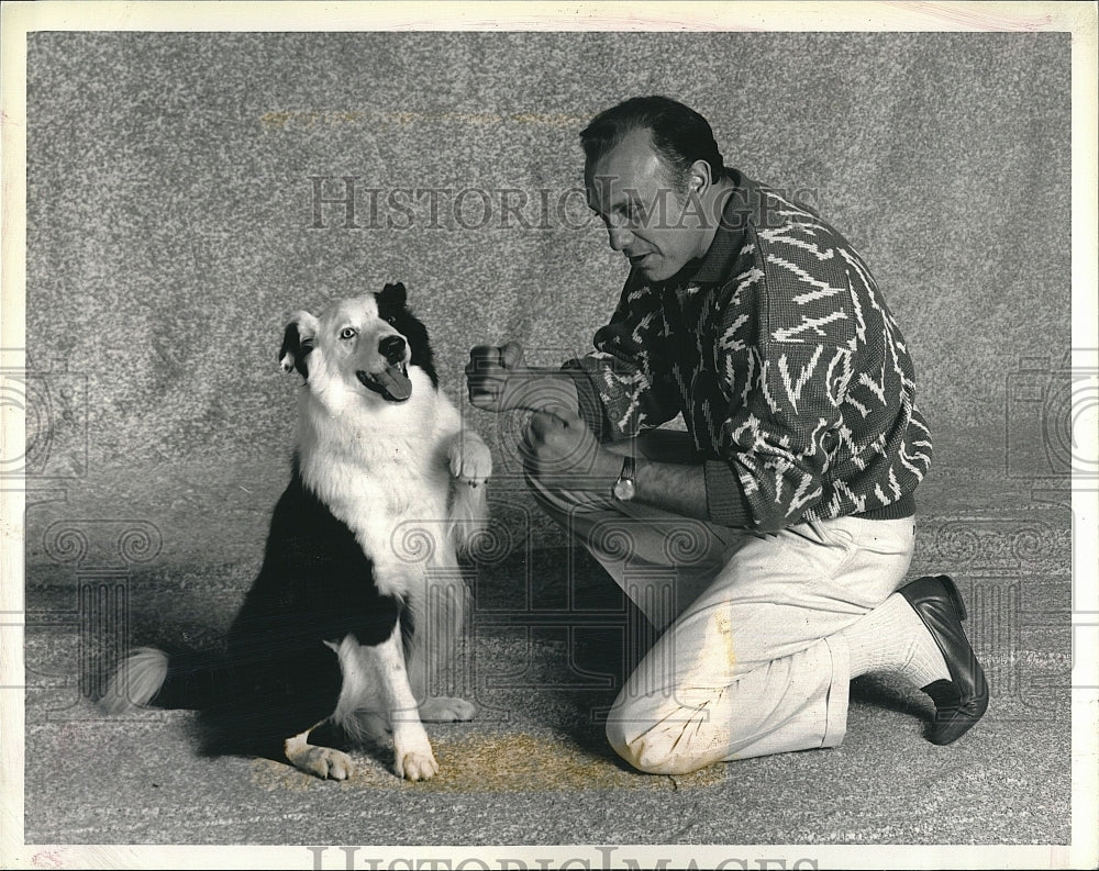 1987 Press Photo Hector Elizondo &amp; Mike the Dog on &quot;Down &amp; Out in Beverly Hills&quot;- Historic Images