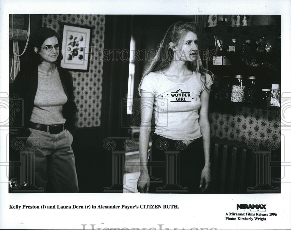 1996 Press Photo Kelly Preston, Laura Dern, &quot;Citizen Ruth&quot;- Historic Images