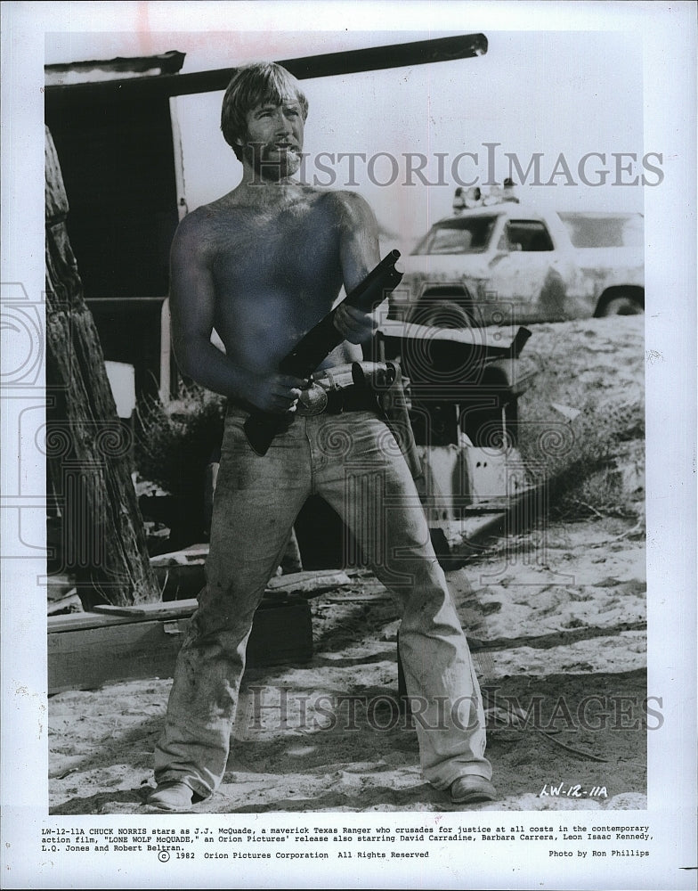 1982 Press Photo Chuck Norris in &quot;Lone Wolf McQuade&quot;- Historic Images