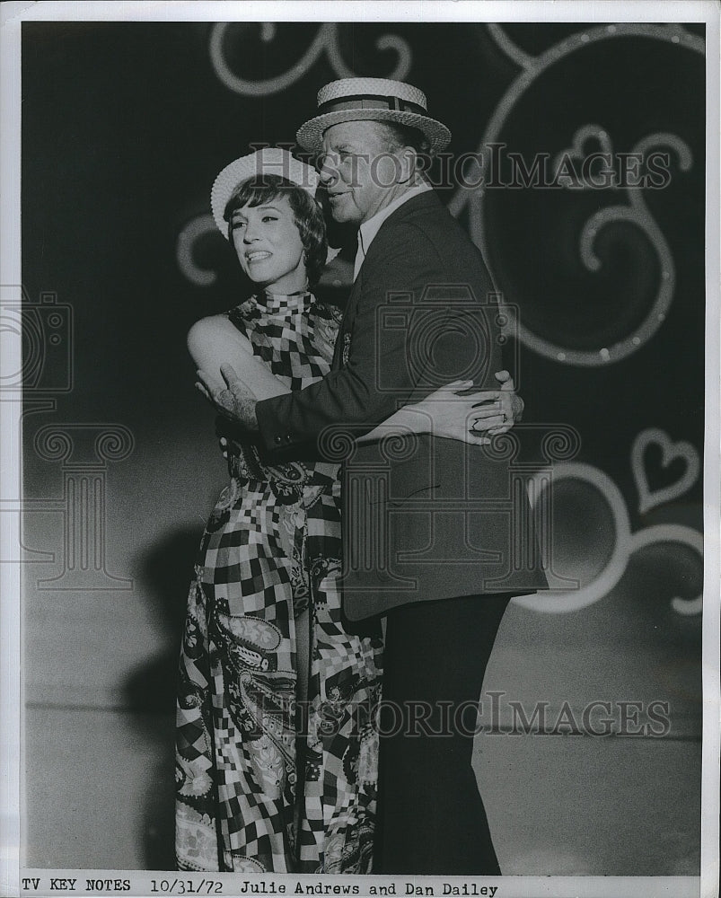 1972 Press Photo Julie Andrews &amp; Dan Dailey In The &quot;The Julie Andrews Show&quot;- Historic Images