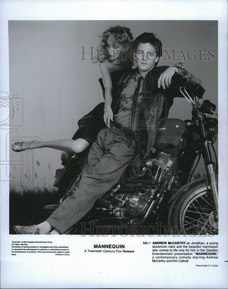 1987 Press Photo Actor Andrew McCarthy, Kim Cattrall In Mannequin- Historic Images