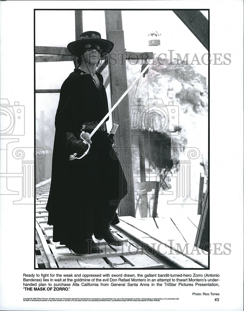 1999 Press Photo Antonio Banderas Actor Stars In Mask Of Zorro Movie Film- Historic Images