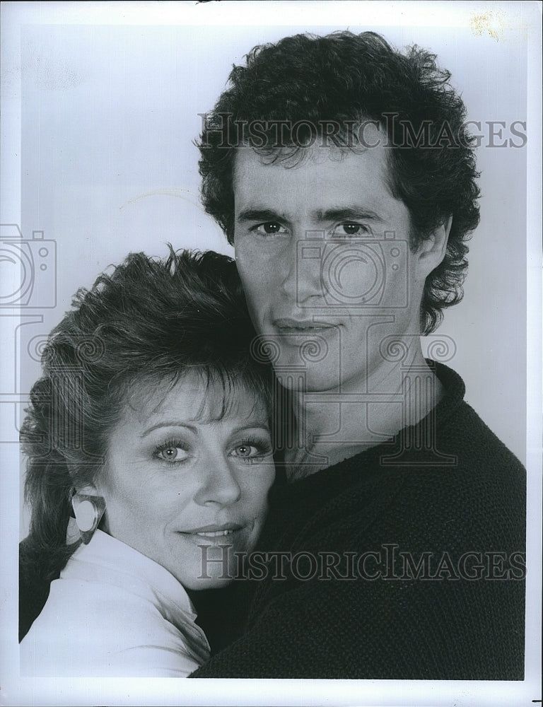 1987 Press Photo Patty Duke and Lewis Smith star in Fox&#39;s comedy &quot;Karen&#39;s Song&quot;- Historic Images