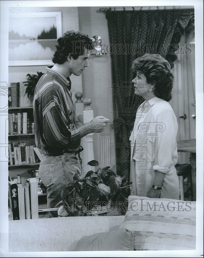 1987 Press Photo Lewis Smith and Patty Duke in scene from comedy &quot;Karen&#39;s Song&quot;- Historic Images