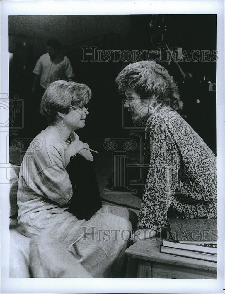 1987 Press Photo Director B. Franklin and Patty Duke on set of &quot;Karen&#39;s Song.&quot;- Historic Images