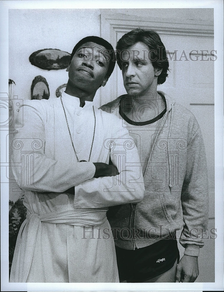 1983 Press Photo Actor Richard Gilliland &amp; T.K. Carter In &quot;Just Our Luck&quot;- Historic Images