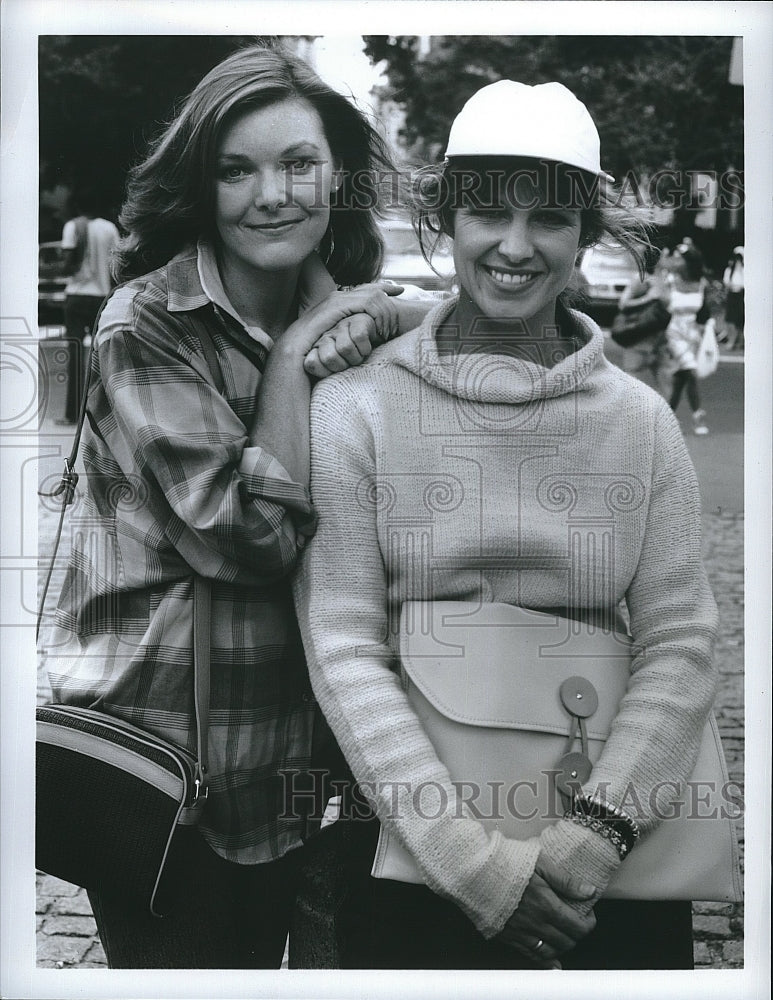 1988 Press Photo Actress Jane Curtin & Susan Saint James In "Kate & Allie"- Historic Images
