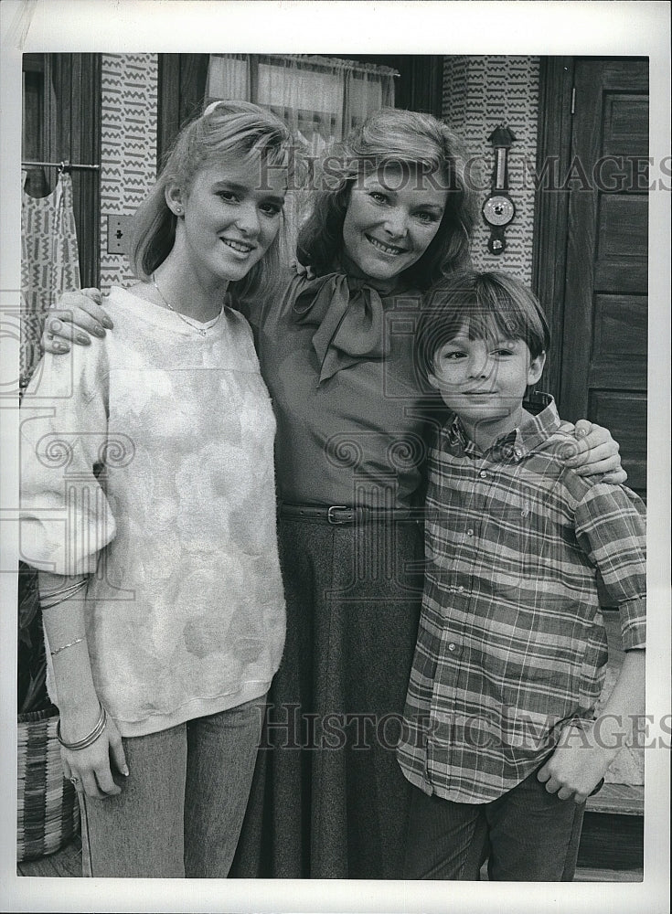 1986 Press Photo Allison Smith Jane Curtin Frederick Koehler Kate &amp; Allie- Historic Images