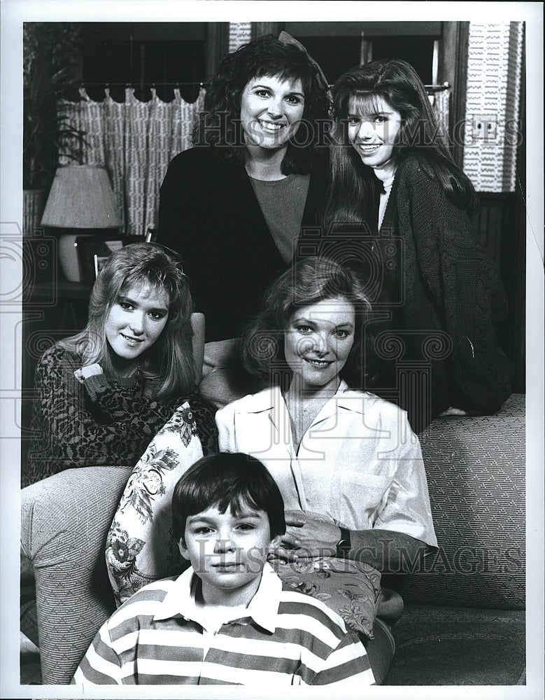 1988 Press Photo Actresses Jane Curtin &amp; Susan Saint James in &quot;Kate &amp; Allie&quot;- Historic Images