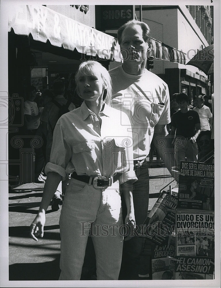 1990 Press Photo Actor Fred Dryer & Darlanne Fluegel in "Hunter"- Historic Images