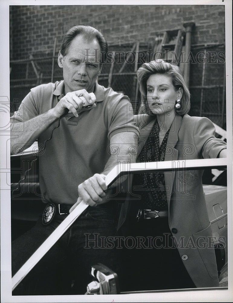 1991 Press Photo Actor Fred Dryer &amp; Lauren Lane in &quot;Hunter&quot;- Historic Images