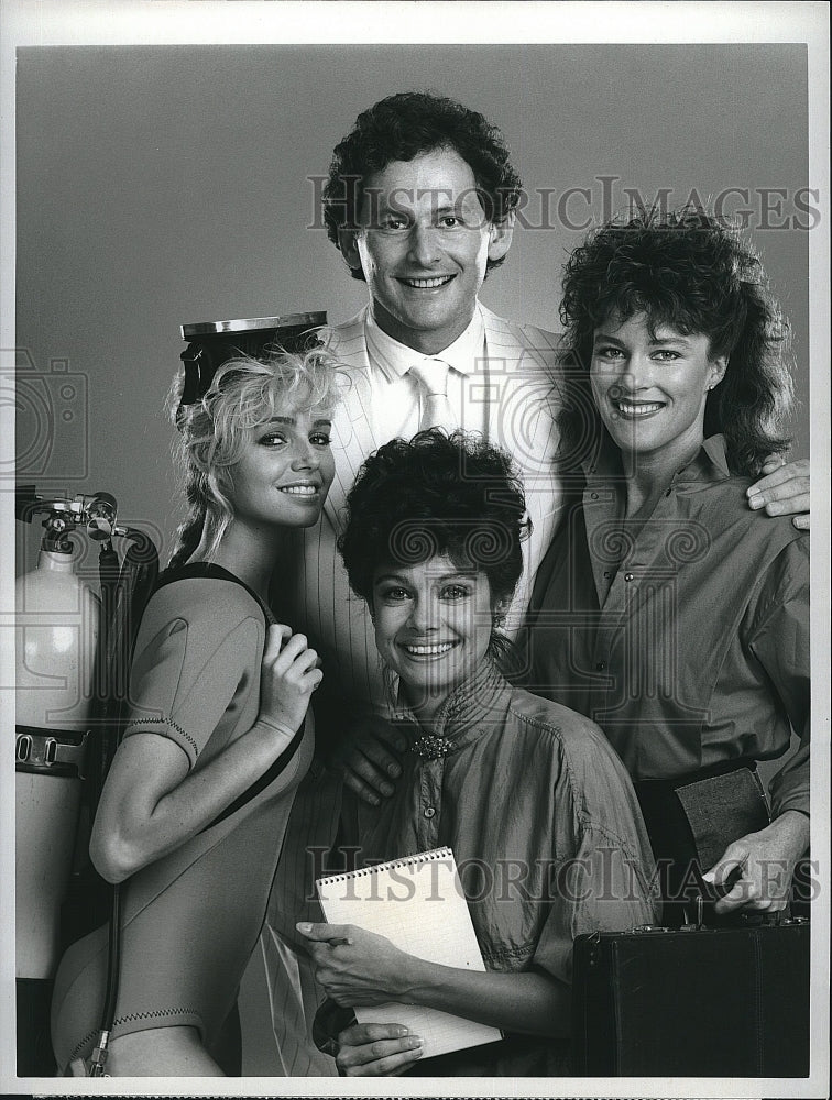 1985 Press Photo Actor Victor Garber &amp; Maggie Cooper in &quot;I Have Three Wives&quot;- Historic Images