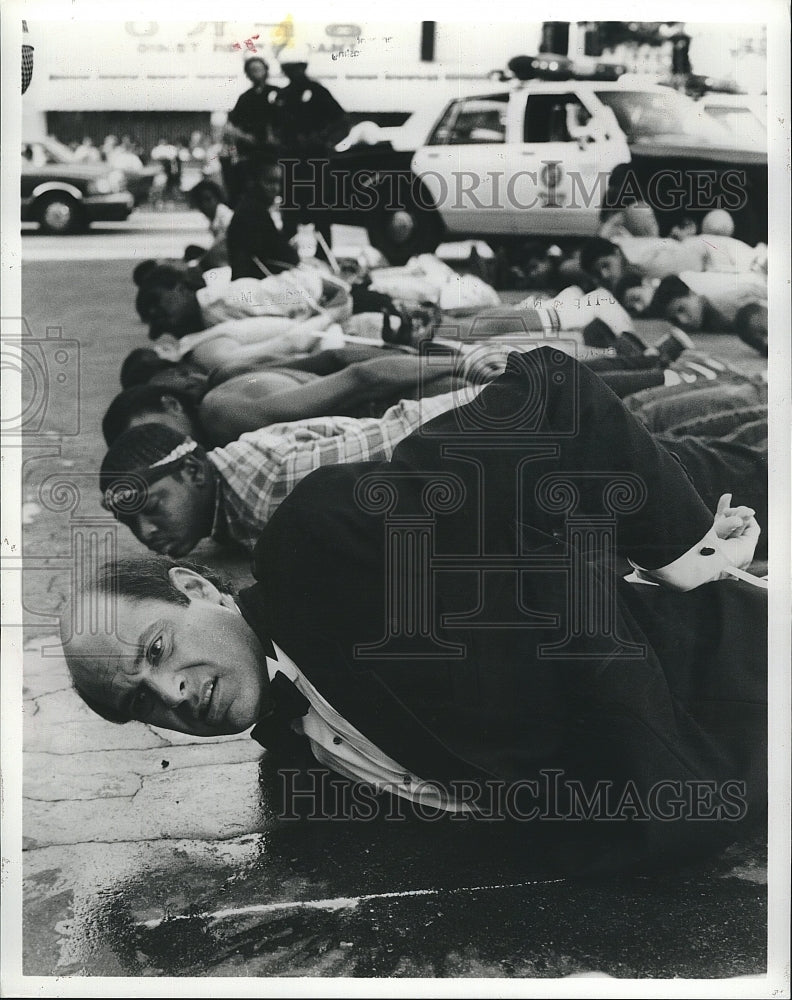 1992 Press Photo Alan Rachins in scene from NBC-TV&#39;s &quot;L.A. Law&quot;.- Historic Images