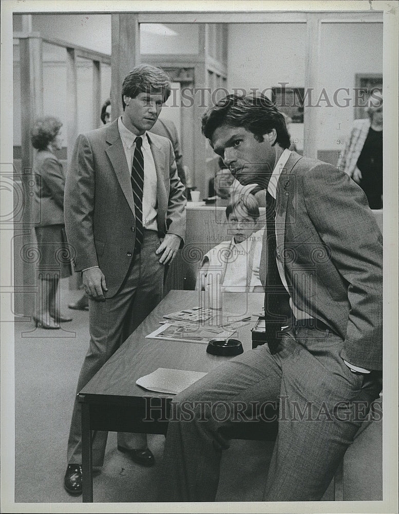 1986 Press Photo Actor Harry Hamlin &amp; Michael Horton in &quot;L.A.Law&quot;- Historic Images