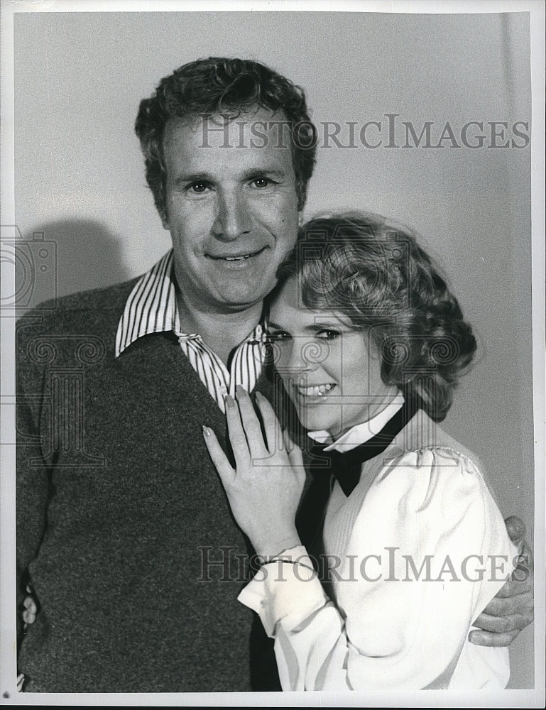 1982 Press Photo Wayne Rogers Actor Sharon Gles Actress House Calls TV Show- Historic Images