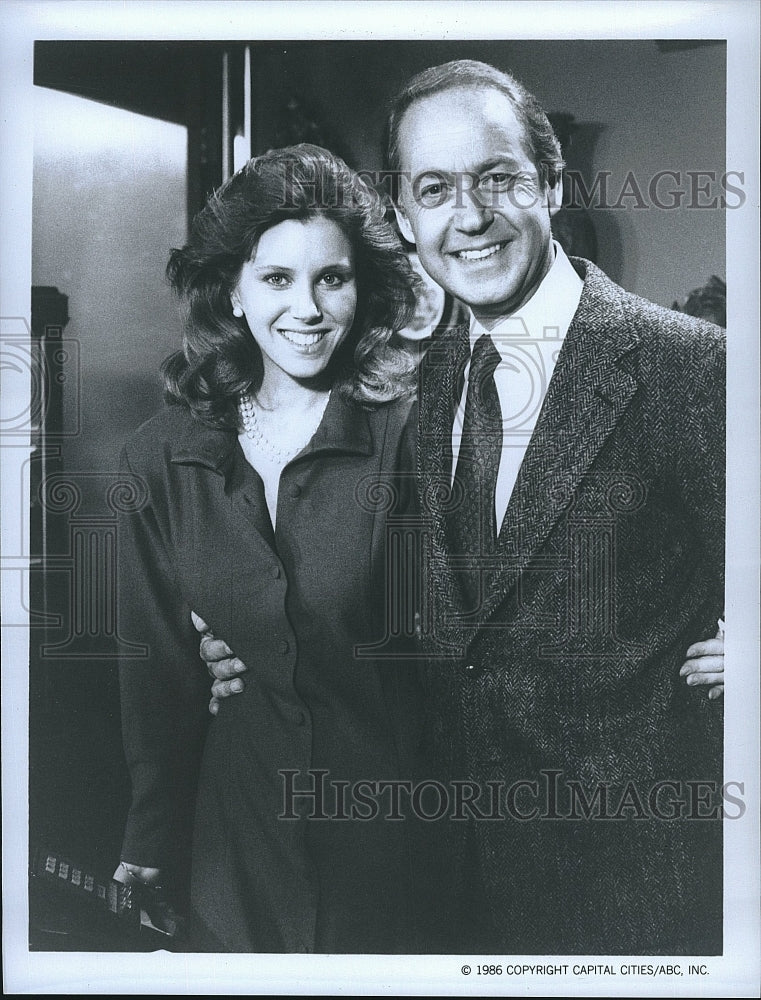 1987 Press Photo Claudia Lonow Actress John Standing Actor Arthur Hailey&#39;s Hotel- Historic Images