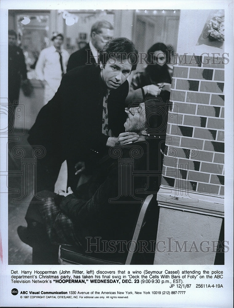 1987 Press Photo John Ritter &amp; Seymour Cassel from a scene in &quot;Hooperman&quot;- Historic Images