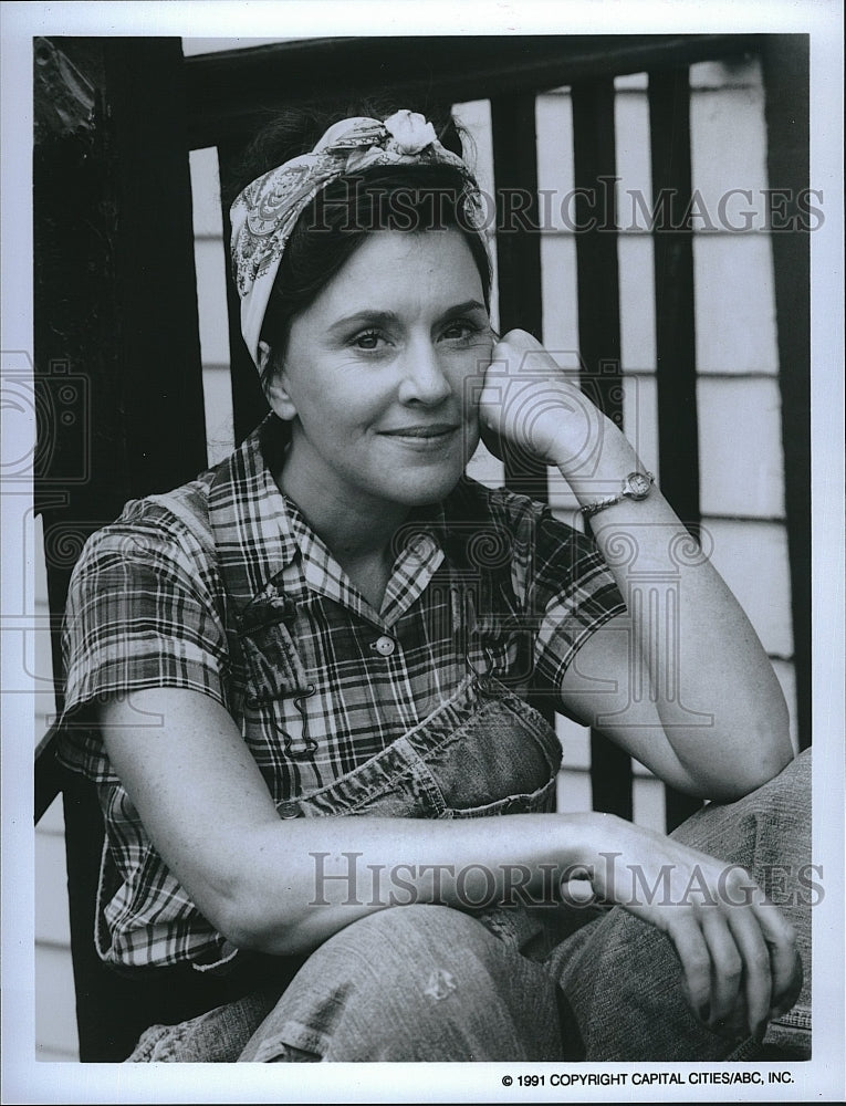 1991 Press Photo Wendy Phillips plays &quot;Anne Metcalf&quot; on TV drama &quot;Homefront&quot;- Historic Images