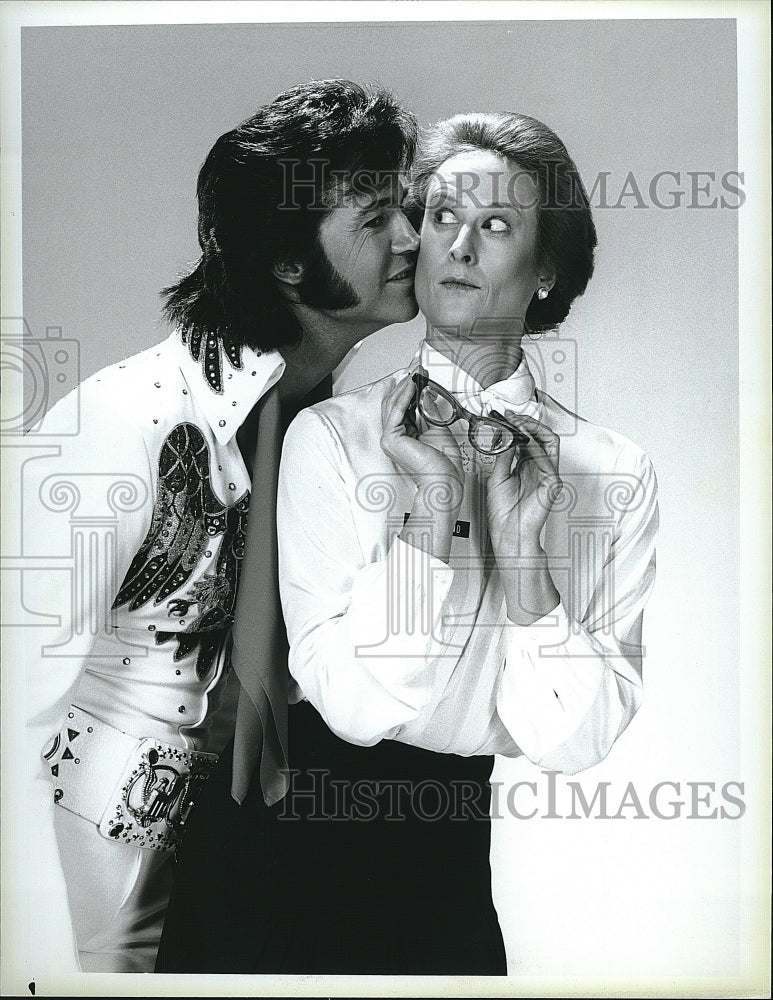 1985 Press Photo Pete Willcox as Elvis, Lucy Lee Flippin &quot;The Last Precinct&quot;- Historic Images