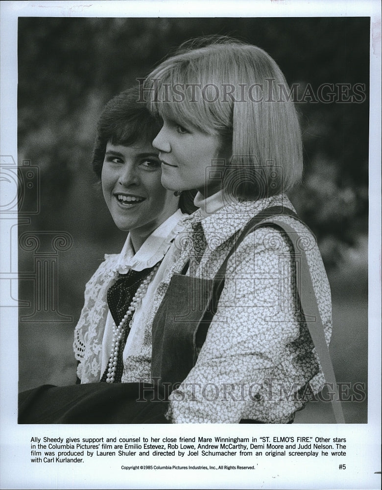 1985 Press Photo Ally Sheedy &amp; Mare Winningham Star In &quot;St. Elmo&#39;s Fire&quot;- Historic Images