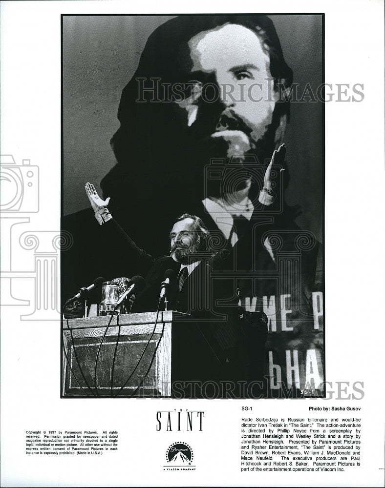 1997 Press Photo Rade Serbedzija stars in the movie &quot;The Saint&quot;- Historic Images