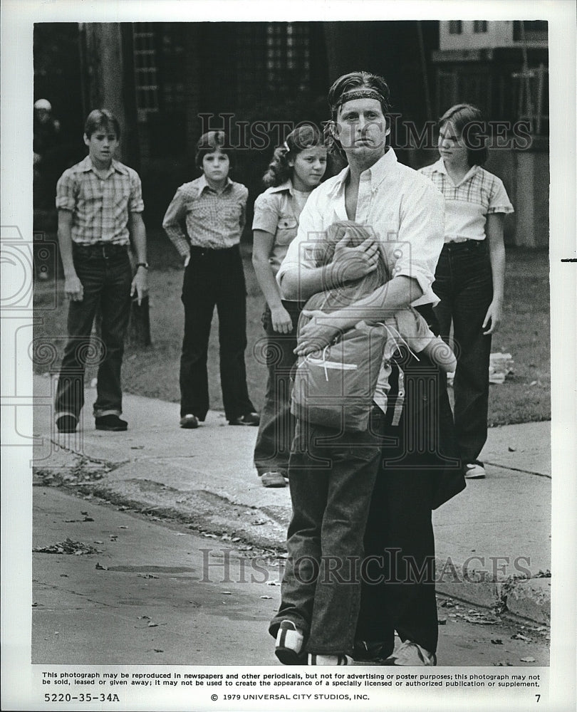 1979 Press Photo Michael Douglas &amp; Jennifer McKinney Star In &quot;Running&quot;- Historic Images