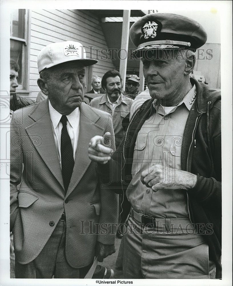 1976 Press Photo Actor Henry Fonda and Vice Max Leslie in &quot;Midway&quot;- Historic Images