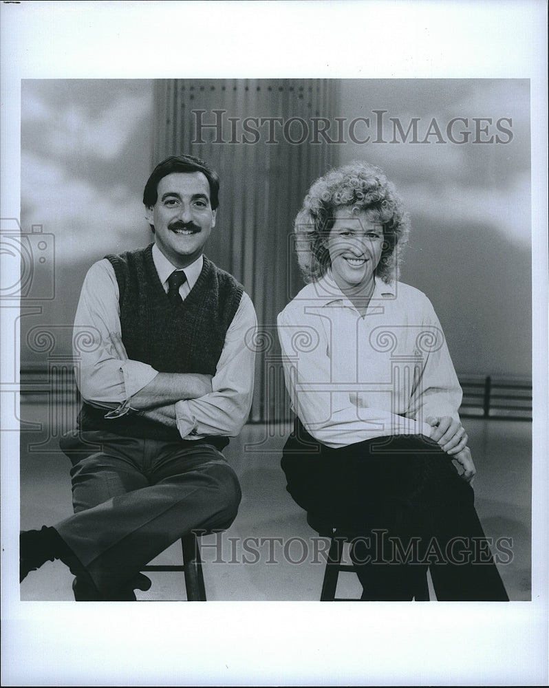 Press Photo Ira Flatlow Host Newton&#39;s Apple TV Show Peggy Knapp Field Reporter- Historic Images