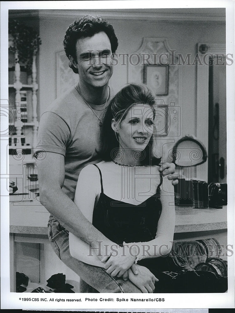 1995 Press Photo Tracy Nelson and Parick Cassidy in CBS-TV &quot;The Nanny&quot;. - Historic Images